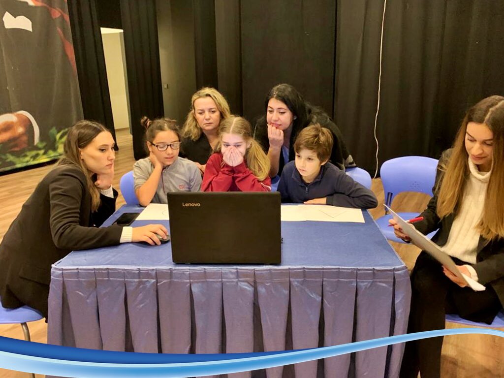 egevgaziemir's tweet photo. Ev sahipliğini yaptığımız ve Türkiye geneli tüm yerleşkelerimiz arasında gerçekleşen “QUIZ SHOW” yarışamamız oldukça keyifliydi. Katılım sağlayan ve derece elde eden tüm öğrencilerimizi tebrik ediyoruz. https://t.co/jdZMvMk86t