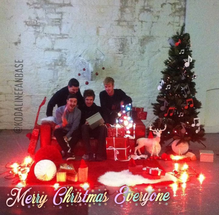 KodalineFanBase's tweet photo. Merry Christmas everyone.  Have a happy and healthy New Year.
"I will honour Christmas in my heart, and try to keep it all the year" 💚💞🕊
@markkodaline @Kodaline @JayKodaline @VinnyKodaline @SteveKodaline  @dproducerclique @KodalineRoadie @cameronjyoung @buniquerecords https://t.co/dgSkf6w2xs