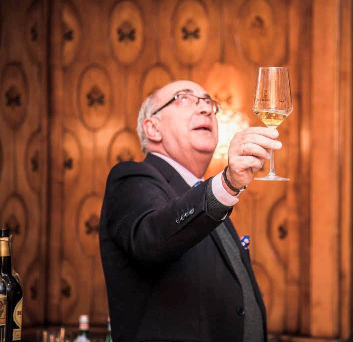 This night be the firt to offer your hand, yo give a hug, to open your door. Because the magic of Christmas is within you, share it with a smile on your lips and a glass of sherry. And you know, if the wine is from González Byass, much better yet. Merry Christmas!!