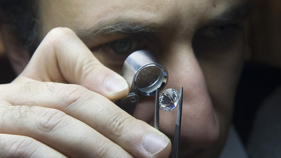 gemtestinglab's tweet image. All types of Gemstone and Diamonds are certified here. (rough cut, 4Cs of diamonds and all types of carving material). Call now for more details.