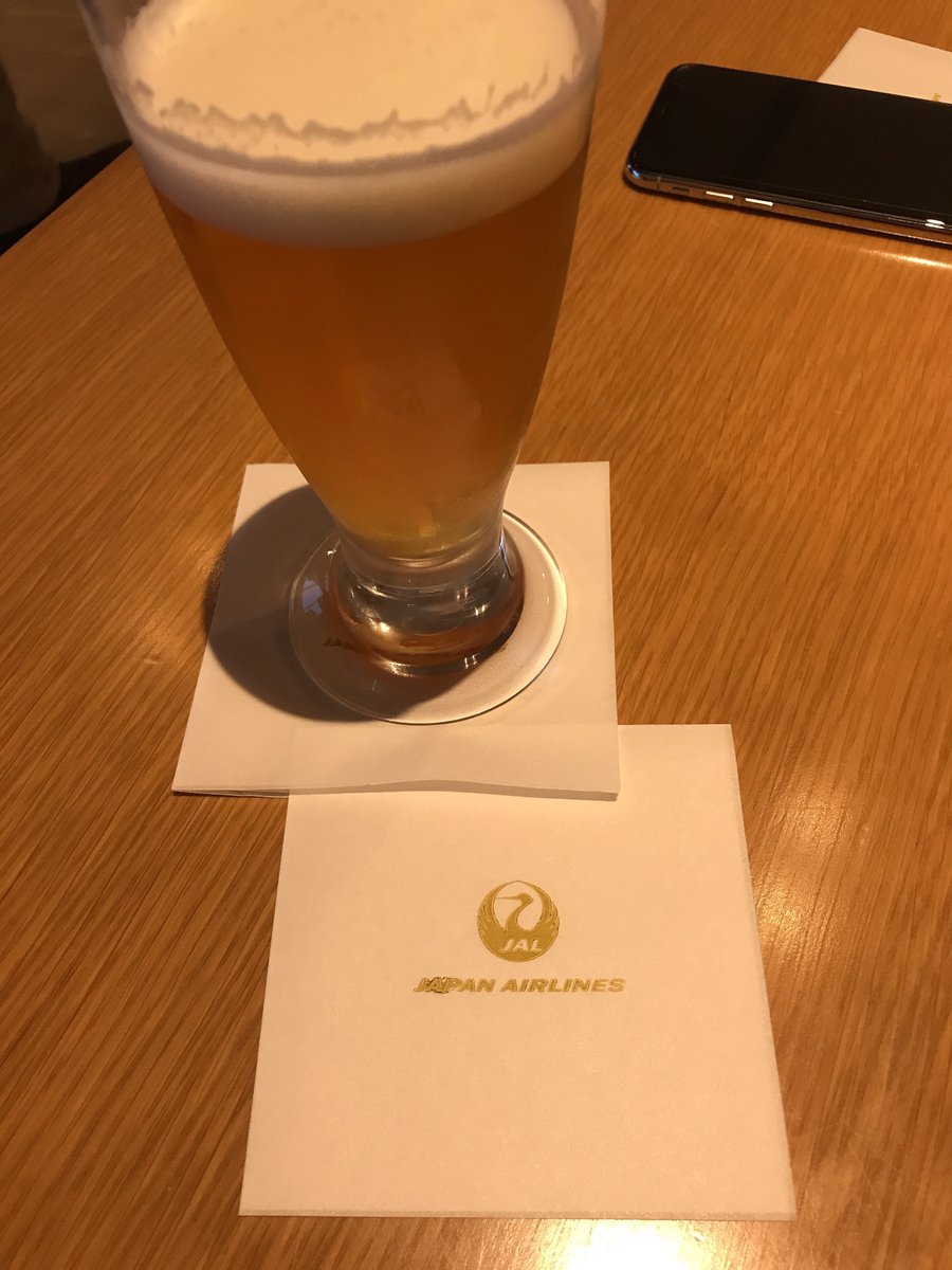 ta5712's tweet photo. 成田に着いてサクララウンジに来た。
ANAよりはこっちの方がやっぱいいな！
ビール呑んでシャワー浴びた🚿 https://t.co/4pGeKl1BBj