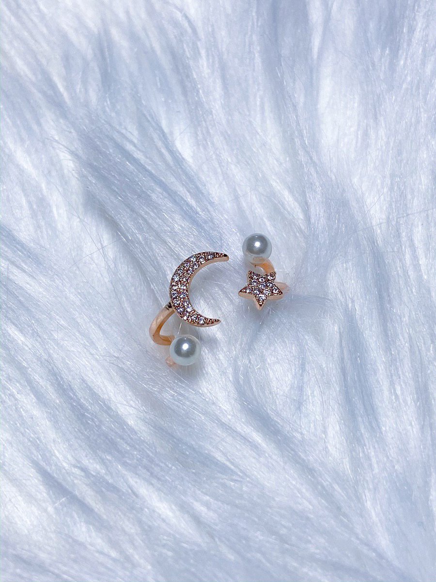 imdedPJM's tweet photo. hi! im helping my friends to promote their twitter shop @yodailythings so basically its malaysian based and whoever is a malaysian that is willing to purchase clothes, jewels or casings from them, just dm them! do check them out! please help rt and spread this, thankyou!🥰❤️ https://t.co/H0Rsjq9QC1