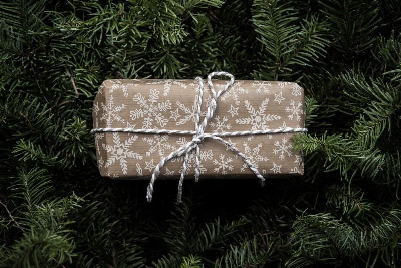 AUARA_H2O's tweet photo. Es una época de regalar y ser regalado 🎅, y que mejor manera de hacerlo si lo hacemos cuidando de la naturaleza 🌲 @OneOakBrand #Lefrik @ecoalf #Beysal #Kadibudoo #Aquareturn
Algunos ejemplos de regalos para dar un buen ejemplo.➡️ https://t.co/lQ000mWsNo ⬅️
#BlogAUARA #AUARA https://t.co/NZz0uei2e8
