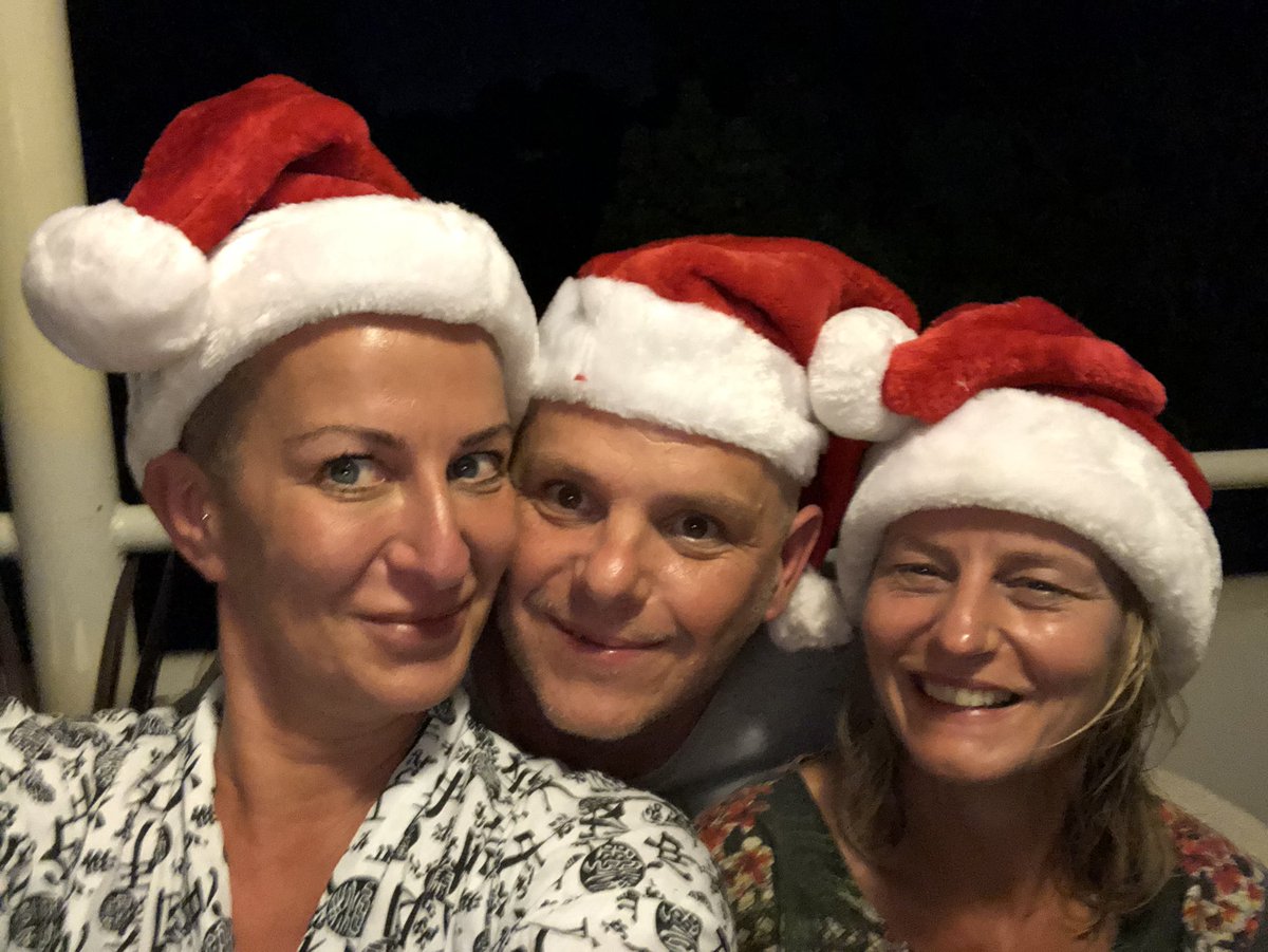 grannytraff's tweet photo. I want to wish all of you and those you love a beautifully Blesséd Christmas and a Sparkly New Year

Let’s hope the magic of Christmas bring Joy and Prosperity for all of us in 2020 https://t.co/lJpulBzCil