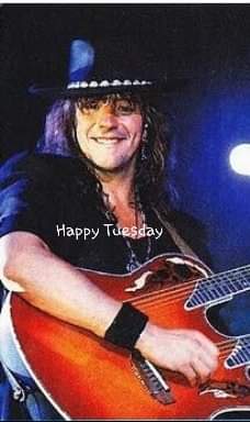 SamboraItalia's tweet photo. Good morning Samborian world and happy Tuesday! We wish everyone a good Christmas Eve ☃️🎄 #RichieSamboraItalia #richiesambora #richiesamborafan #guitar #SamborAddicted #guitarist #Tuesday https://t.co/EH4hcfVBqP