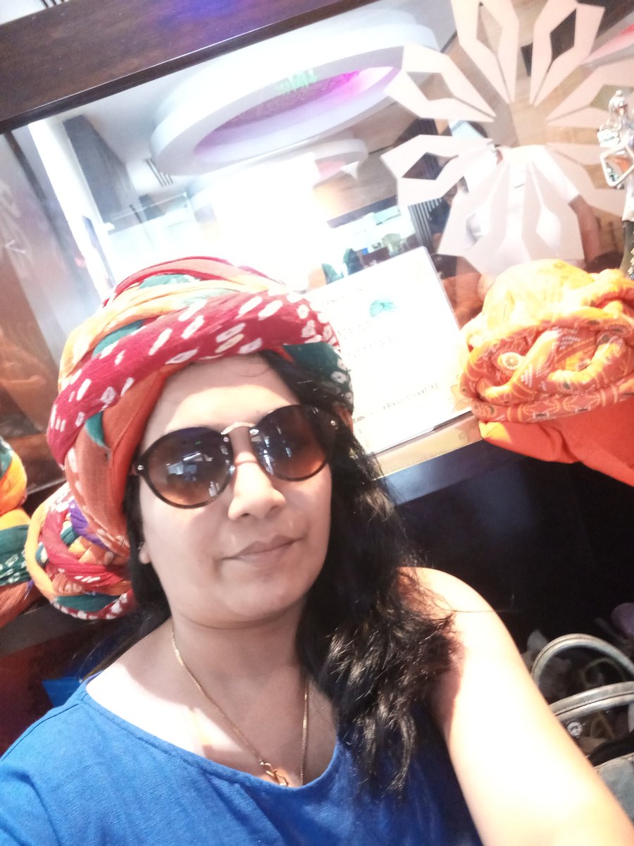 @shoppersstop Here is my entry with sunglasses

#ContestAlert 
#KareenaKapoorKhan 
#TwinToWin #ImageEyewear 
@shoppersstop 
@MunmunD77420711 @aakash_beast786 @friends4_eve @soniyaskjain @sandipdey_ @vidyathapa76 @Nitish_nix @abha_mishra19 @SweetyLohariwal @Kalpesh9460 @gouravlz @khemka_nidhi