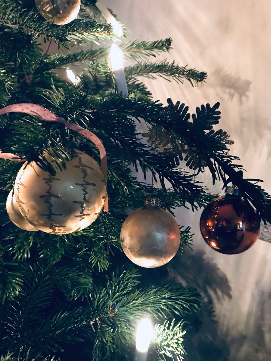 Buschmuehle's tweet photo. Wir wünschen unseren Gästen, Mitarbeitern und Freunden ein frohes Weihnachtsfest! #landgasthof #buschmühle #ohorn #Weihnachten https://t.co/ids0tS4xaE