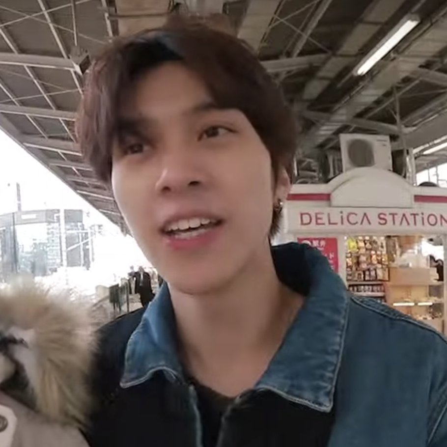 เป็นอีกคนนึงที่เจาะหูแล้วหล่อมาก