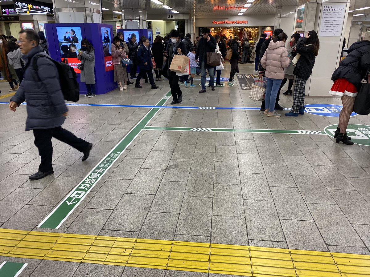 Hito 御堂筋線天王寺駅のコンコースの床にjrや近鉄への乗り換えの導線が書かれてました