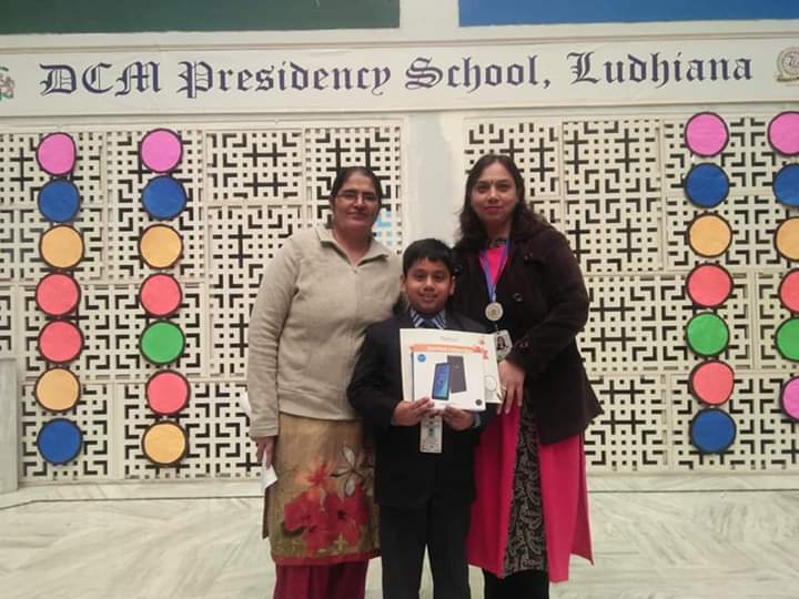 DCMPresidency's tweet photo. #Funtoot Stars of the Quarter
#Maximum #Fundas
#ParthSingla #VCarnation #winner of I Ball tab .
Rishav Kumar,Raghav Bhanot and Ritesh Rattan of Class IV got first ,second and third rank respectively.
Ms.Shweta received the medal of Outstanding Funtoot teacher of the quarter. https://t.co/1r7BtEc8WA