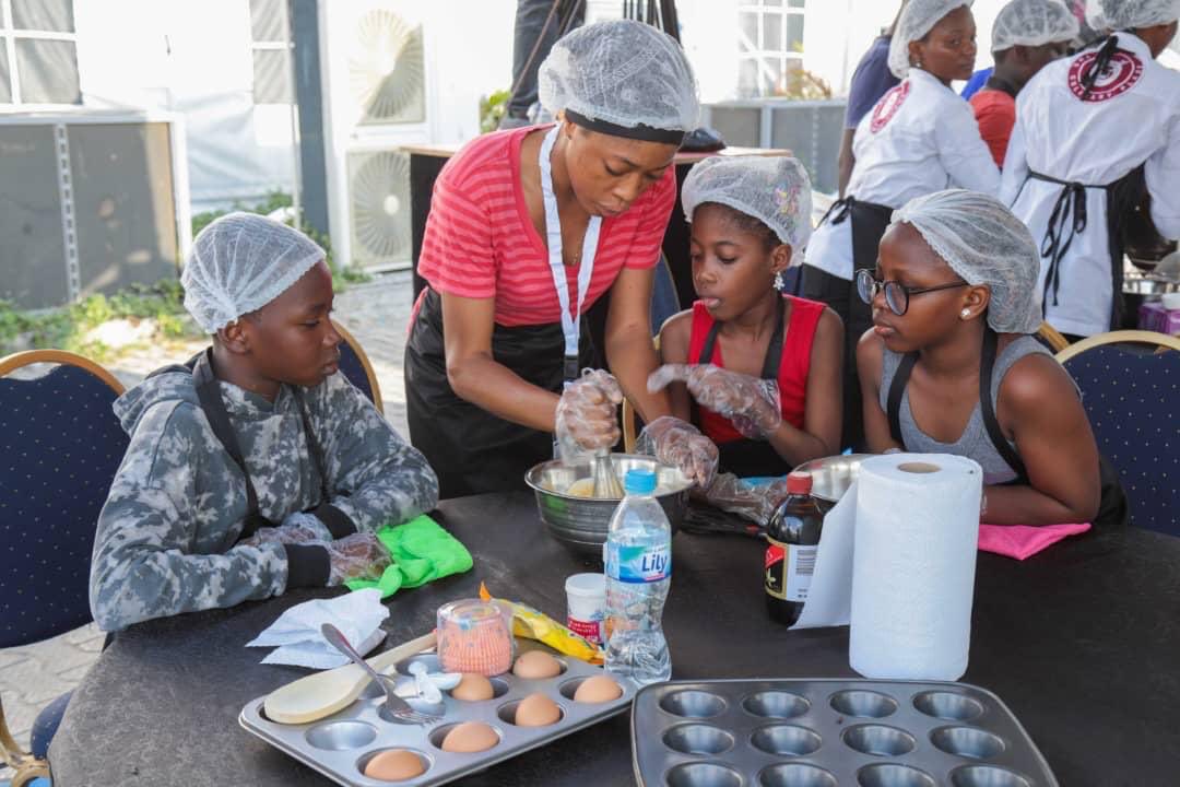 RealDreylo's tweet photo. Families came together to create meals from scratch. If your family was to cook a meal at the Souk Event, which food can they cook easily?
#FirstBankXFoodSouk
#DecemberIssaVybe https://t.co/C0rQHVHLRp