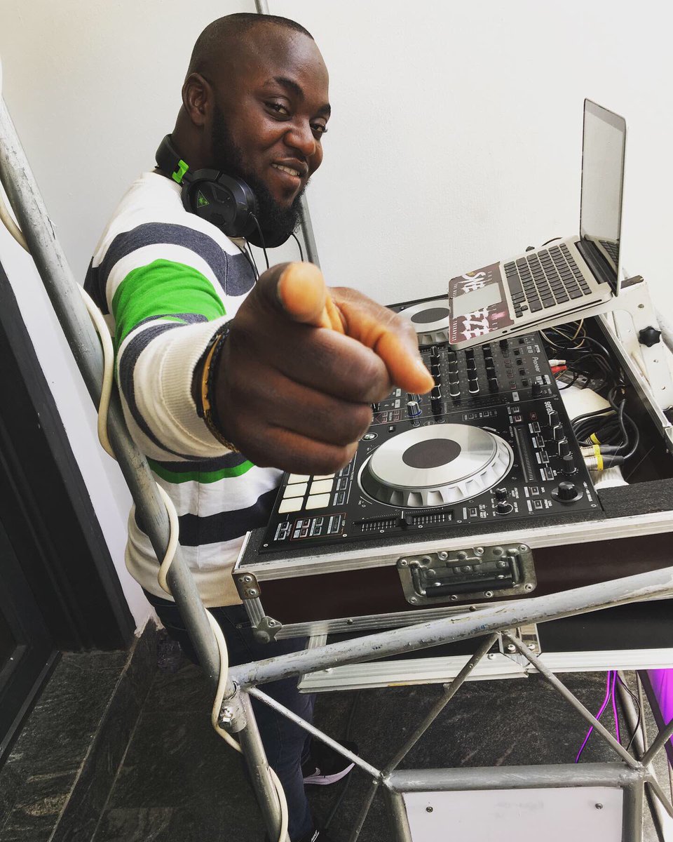 deejaysneeze's tweet photo. 🧠 “Creativity is intelligence having fun.”
🎡Yesterday Celebrating Elijah @ One🎂
#undisputedvdjsneeze #themusictherapist #lagosdj #childrenpartydj #kiddiespartydj #nigeriandj #nigerianclassicdjs #djan #eventdj #djsneeze https://t.co/1Ot8lDdlR8