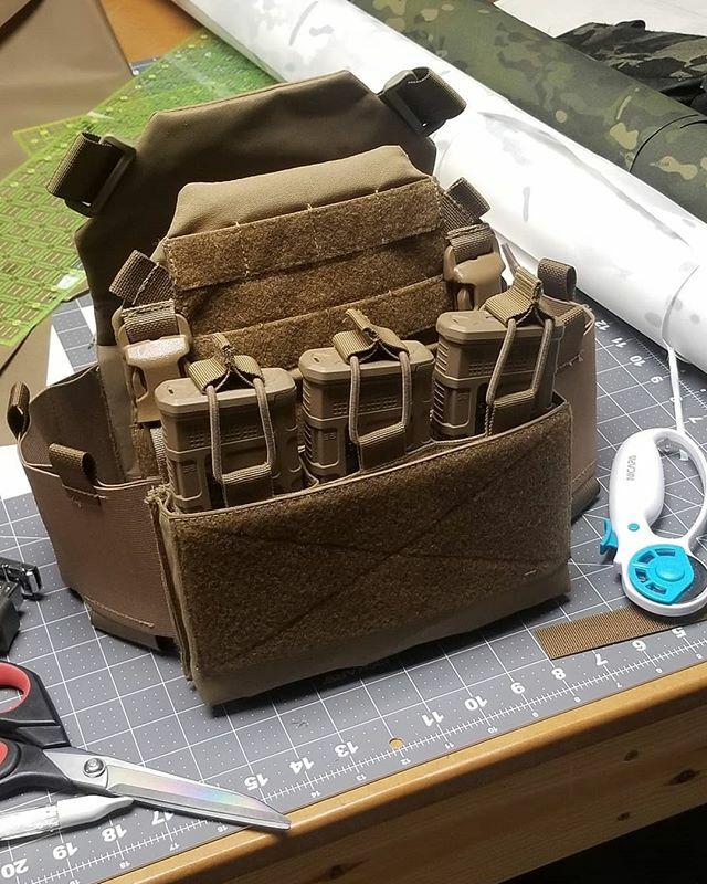 RedpathNotions's tweet photo. Full custom 8x10 coyote plate carrier awaiting its shoulder straps #redpathnotionsllc #redpathnotions #platecarrier #sewing #tacticalsewing #cordura #mmitextiles #itwnexus #magpul #platecarrier #bodyarmor #gearmaking #tacticalgear #tactical #guns #milita… https://t.co/ITY4TaOh7i https://t.co/0s9MtPRClQ