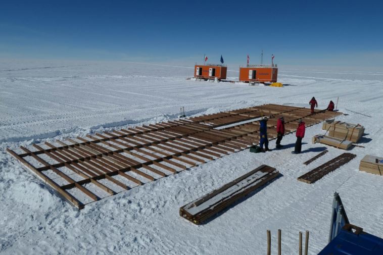 Dec 23: the RADIX stopped at 73 m of depth due to technical issues; the drill was disassembled and is expected to be back in the game today.
Pic: the second layer of the drill tent platform is in place, with the opening for the drill trench. Christmas Eve dinner in prep