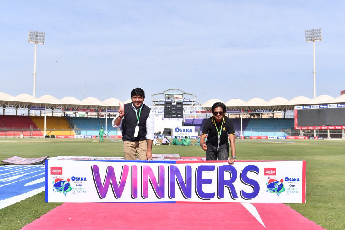 Mussanaf's tweet photo. W I N N E R S!!!! Always the winners.

@abdulahadjawaid #AmazingAzlan

#PAKvSL https://t.co/UuxY72Nc4j