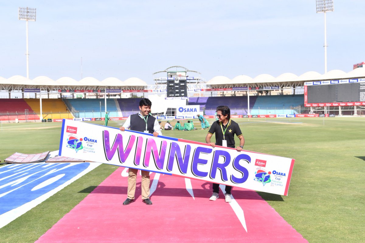 Mussanaf's tweet photo. W I N N E R S!!!! Always the winners.

@abdulahadjawaid #AmazingAzlan

#PAKvSL https://t.co/UuxY72Nc4j