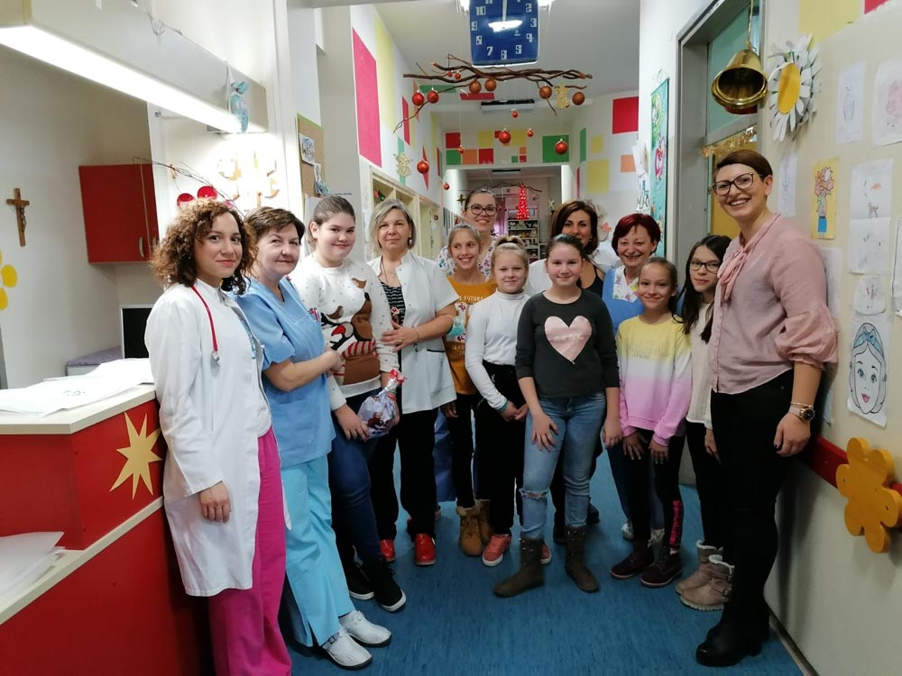 DOBRO DJELO U BLAGDANSKO DOBA
Djelatnici i učenici IV osnovne škole uključili se u vrijeme darivanja
Prikupljenom donacijom za odjel pedijatrije Opće bolnice Bjelovar nabavljena su dva pulsna oksimetra
bit.ly/2QhyZbs