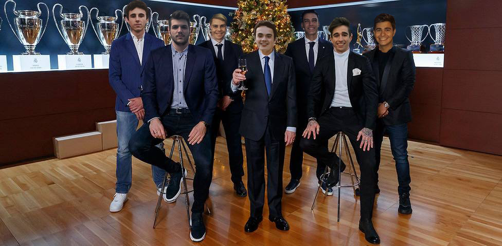 TwcFSala's tweet photo. El TWC FS quiere desearle a todos sus  aficionados unas Felices Fiestas y un Próspero Año Nuevo 2020 lleno de victorias y felicidad. #SomosTWC https://t.co/DfprxtUS4Q