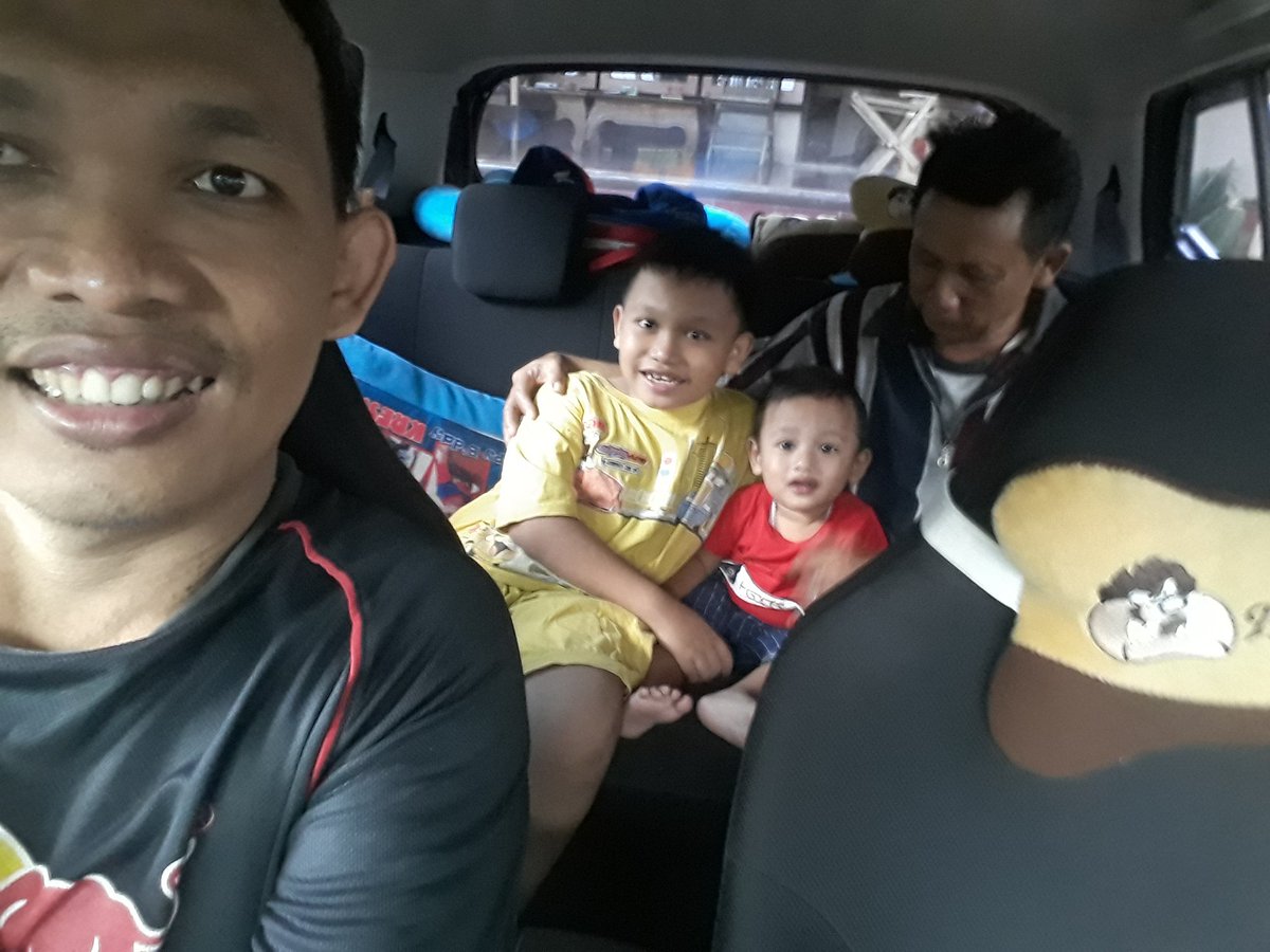 salimsky2013's tweet photo. Njemput ibu negara https://t.co/ijkz6G0XoP