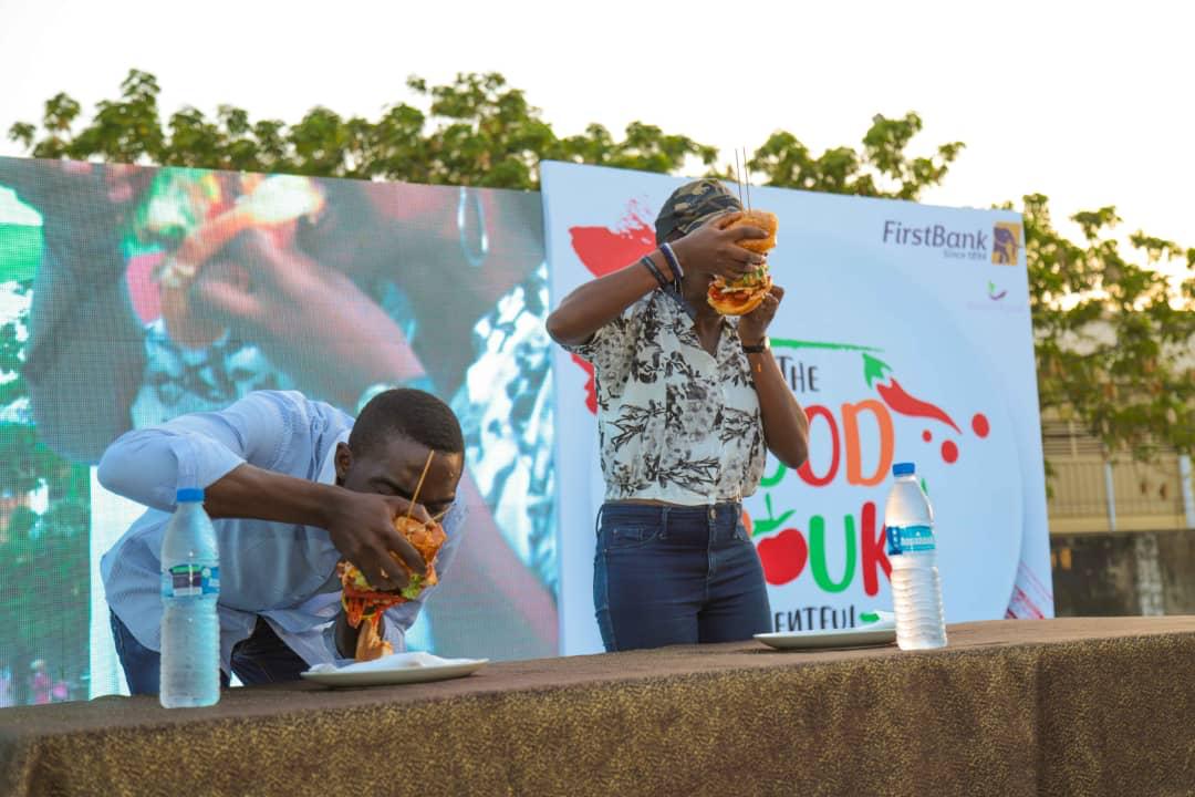 OfficialNewNig's tweet photo. The Foodies did not come to Play as they came prepared to Show their Unique Food Eating Talent, the inborn skill to eat alot of Food was on Proper Display. This might be the only talent some of you have ππ
#FirstBankXFoodSouk
#DecemberIssaVybe https://t.co/zKHe0PiN1v