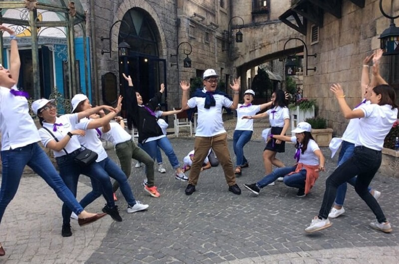 He is taking the role of being a superman 💪💪💪

#goteam #fun #activity #teambuilding #game #outdoors #catalystvietnam #rubikasia #banahills #danang #vietnam