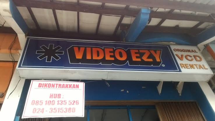 Sebelom jaman Netflix emang lebih sehat. Mesti jalan kaki dulu..m