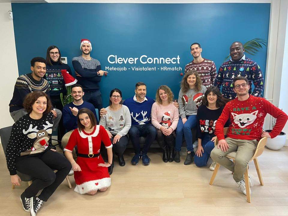 CleverConnect's tweet photo. Toute l'équipe CleverConnect vous souhaite de joyeuses fêtes ! https://t.co/Ta2O4QeE4q