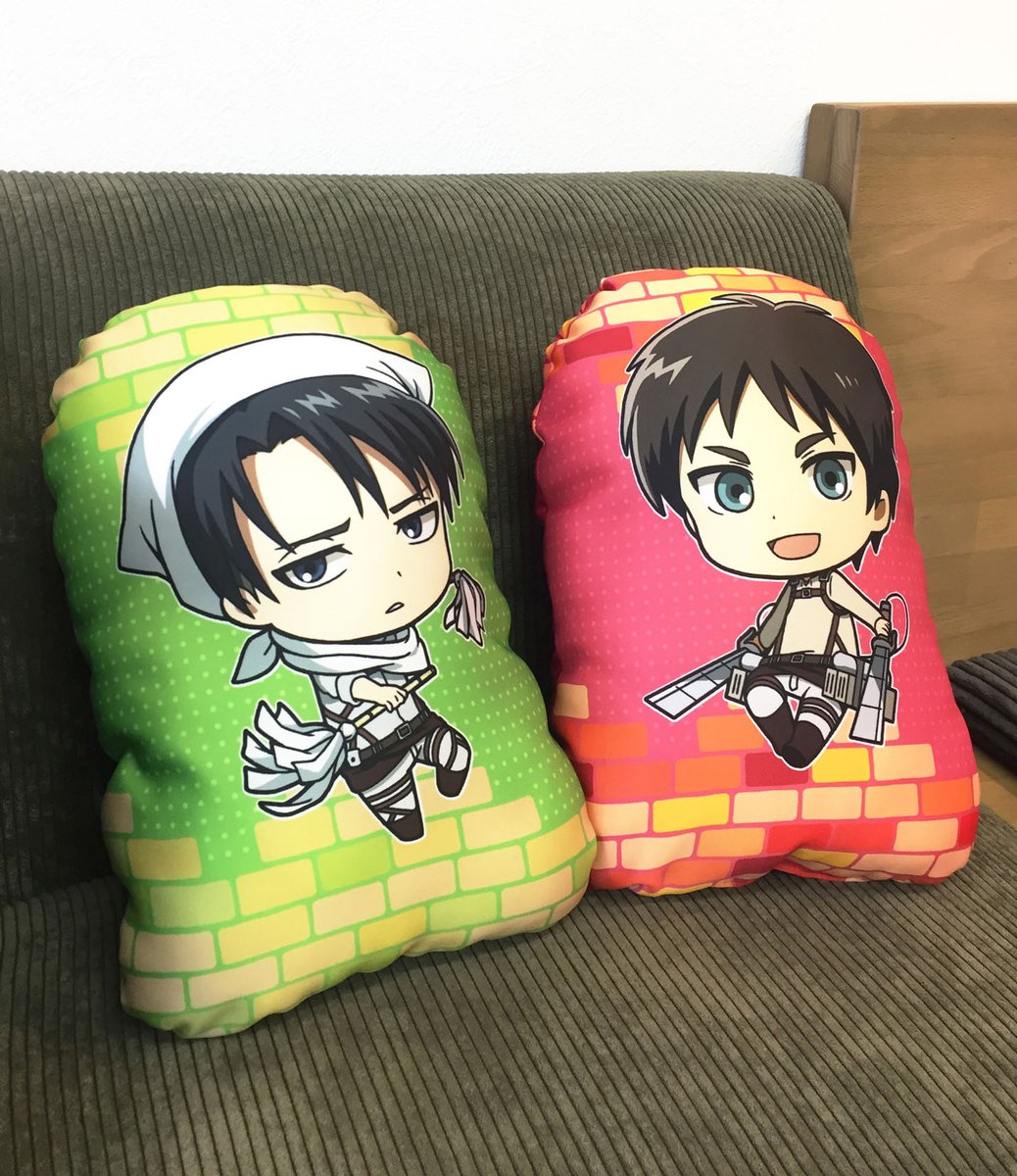 あにぽん コミックマーケット97 グッズ紹介 進撃の巨人 より かわいい描き起こしイラストを使用したエレンとリヴァイのクッションが登場です それぞれ裏表で別のイラストもついています 詳細は特設サイトをごらんください T Co あにぽん コミックマーケット97 グッズ紹介 進撃の巨人 より かわいい描き起こしイラストを使用したエレンとリヴァイのクッションが登場です それぞれ裏表で別のイラストもついています 詳細は特設サイトをごらんください T Co