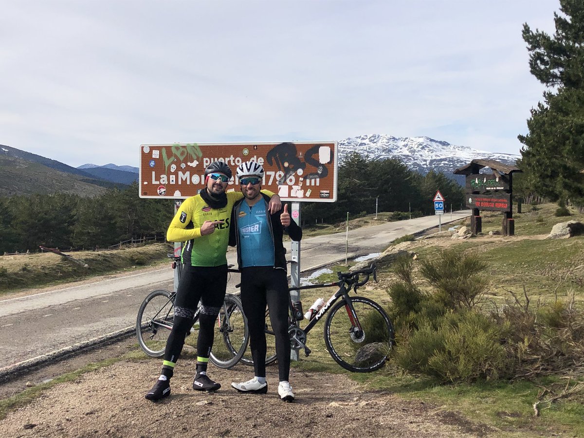 gerson_garrosa's tweet photo. Increíble rutón pre-navideño por la Sierra de Madrid con mi amigo juan. Ya hemos hecho hueco para la cena de esta noche 😬.
¡Os deseo una feliz noche en buena compañía!🎄🎁
@imparablestv
#Thrombactiv
#Imparables
#Msctires
#Finisher
#Oakley
#Orbea
#GoPro
#Gobik https://t.co/Ti9bJBMKx9