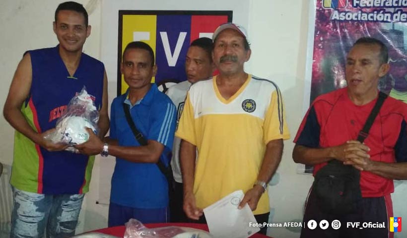 FVF_Oficial's tweet photo. Aso-Fútbol Delta Amacuro cerró el 2019 con reconocimientos y cena navideña | #FVF | #AFEDA | https://t.co/okipxeATFG https://t.co/PqUFx3mx0l