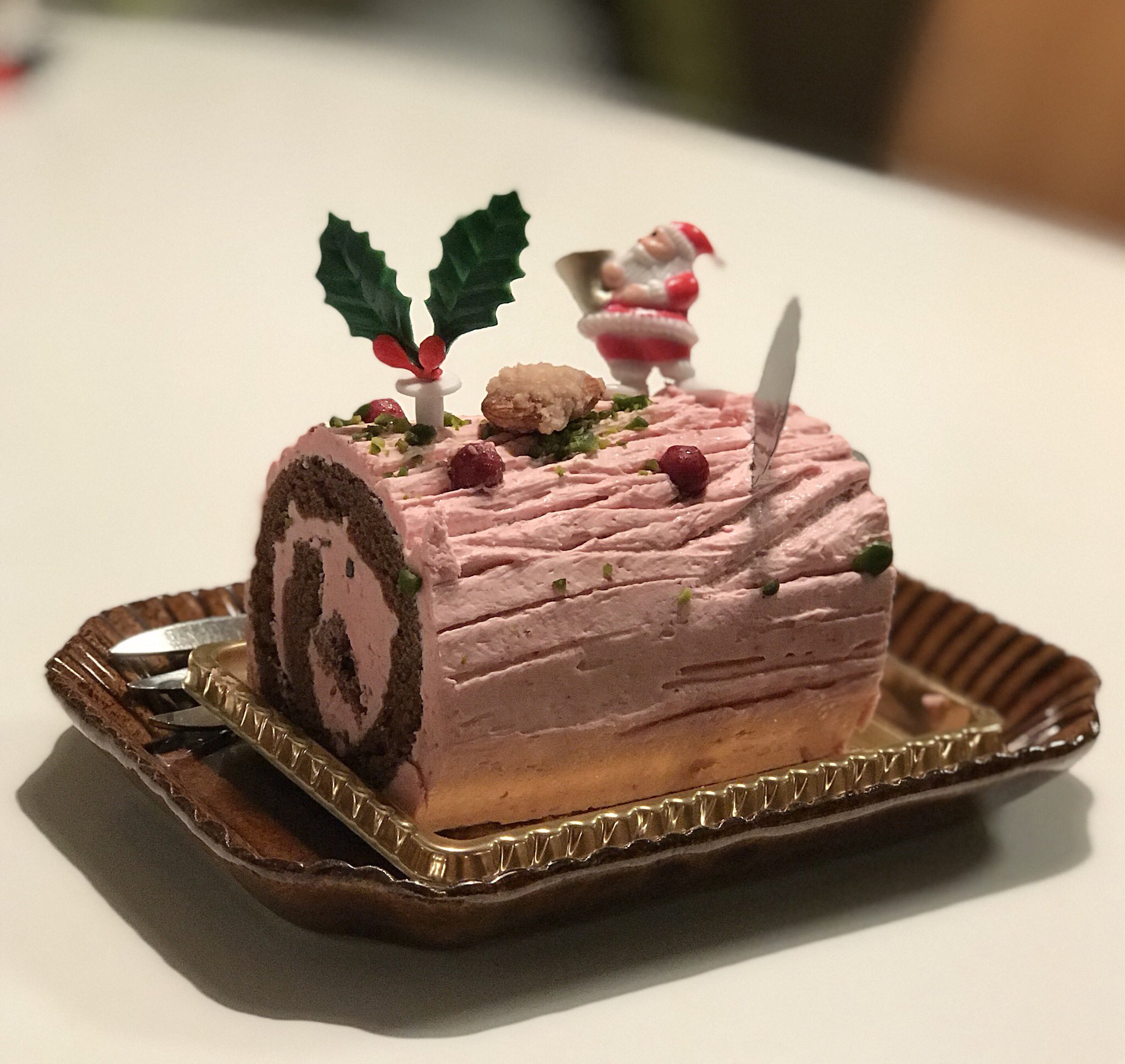 大福 今日はケーキ食べていい日だから夜中に食べる T Co Sd8flqfuh5 Twitter