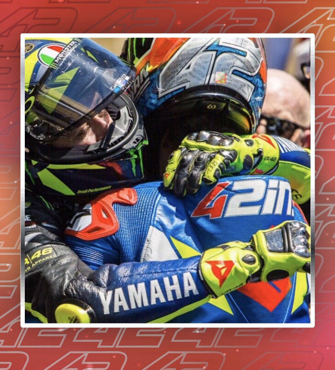 Rins42's tweet image. #merryxmas @motogp fans! Wishing you lots of love and hugs 🤗✨🎄 #motogp #ar42