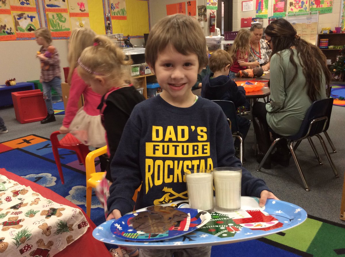 Kendra_Hamby's tweet photo. My heart &amp; tummy were full enjoying milk &amp; cookies at the Gingerbread Cafe. I hope you make “sweet memories” over break with your family. Merry Christmas &amp; Happy New Year! https://t.co/fscalV3sGb