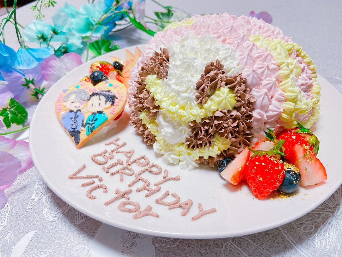 nittachisaco's tweet photo. #ヴィクトル・ニキフォロフ誕生祭2019
ちょっとわかりづらい選手権だけどこのケーキのイメージわかってくれる人いたら思いっきりハグしたい。
お誕生日おめでとうヴィクトル！！！
中身は唯のショートケーキです🙄 https://t.co/zFn9V42aqW
