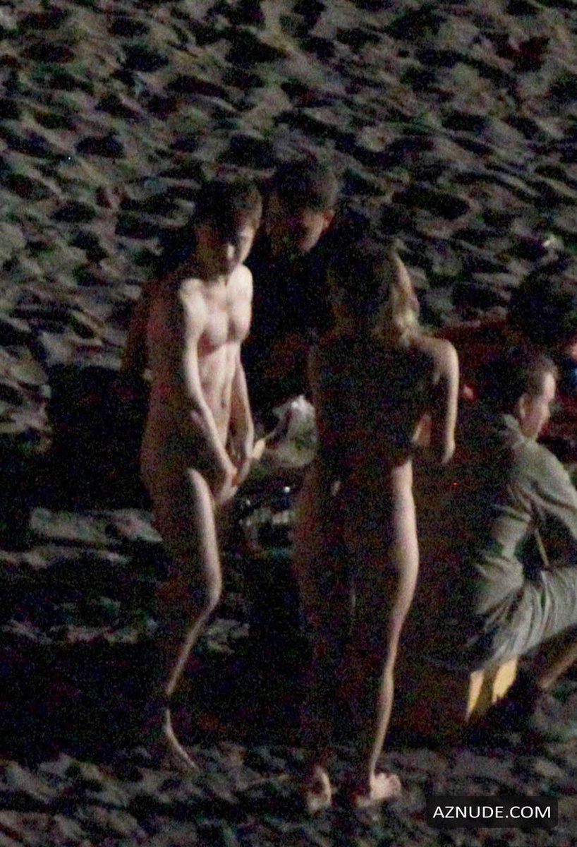 Daniel Radcliffe naked in the set for "What If" (2013) movie. pic.twitter.com/7Bm...