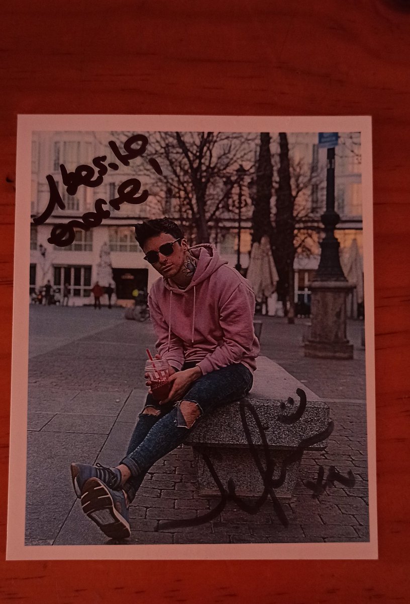 lascarinias's tweet photo. ¡Os traemos un sorteo por Navidad!
¿Quieres ganar esta foto firmada y dedicada por @MarioJefferson ?
Solo tienes que dar rt y seguirnos para que si ganas podamos ponernos en contacto contigo
¡Muchísima suerte! ♥️ https://t.co/tK3l2WLh7a
