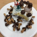 【たけのこ派に愛の手を】きのこ派が生み出したクリスマスケーキが映えすぎて話題に