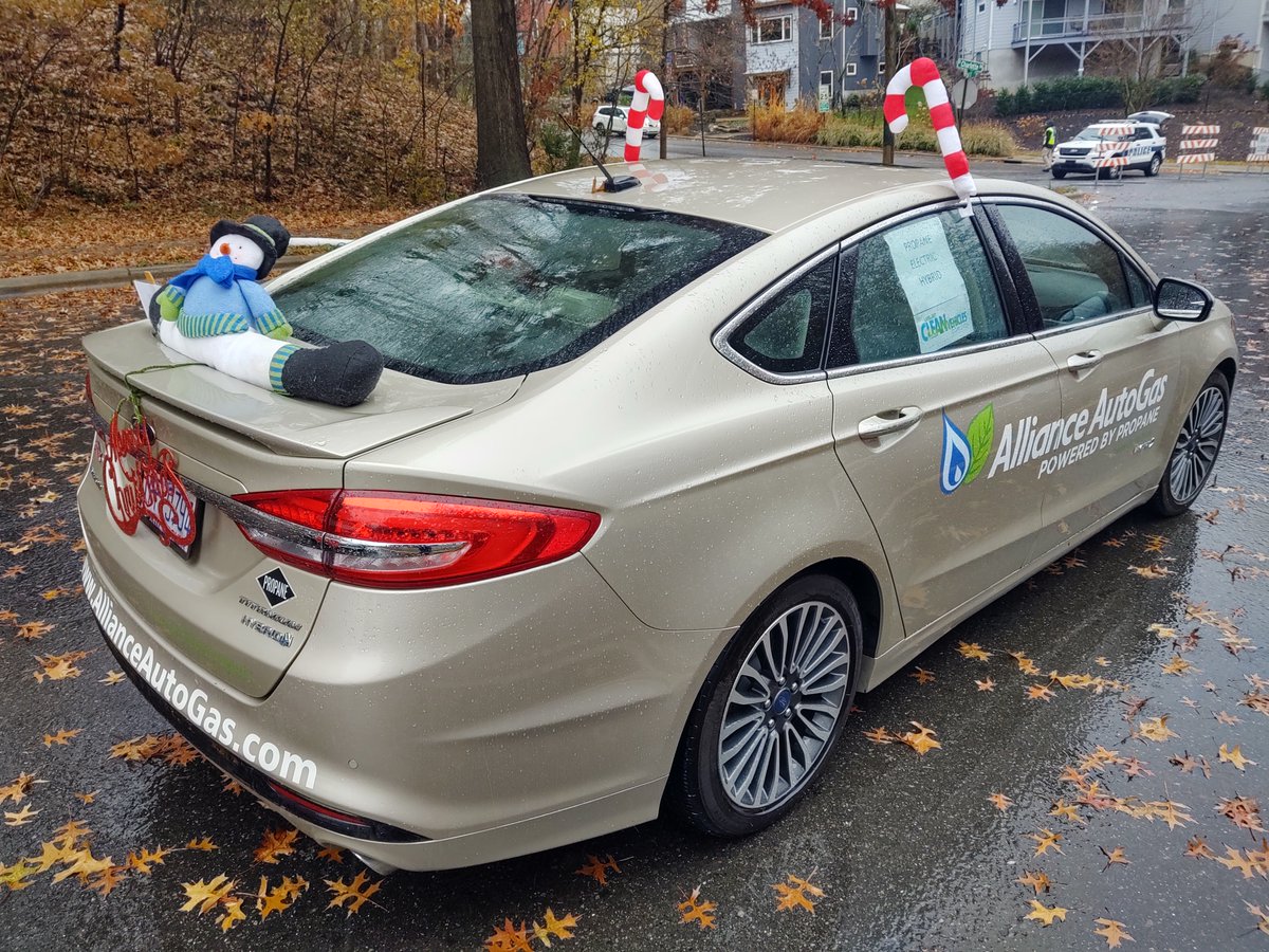 AllianceAutoGas's tweet photo. Representing alternative fuels and clean air at the Asheville, NC holiday parade. Wishing everyone a wonderful holiday season! https://t.co/lgcg16NcXV