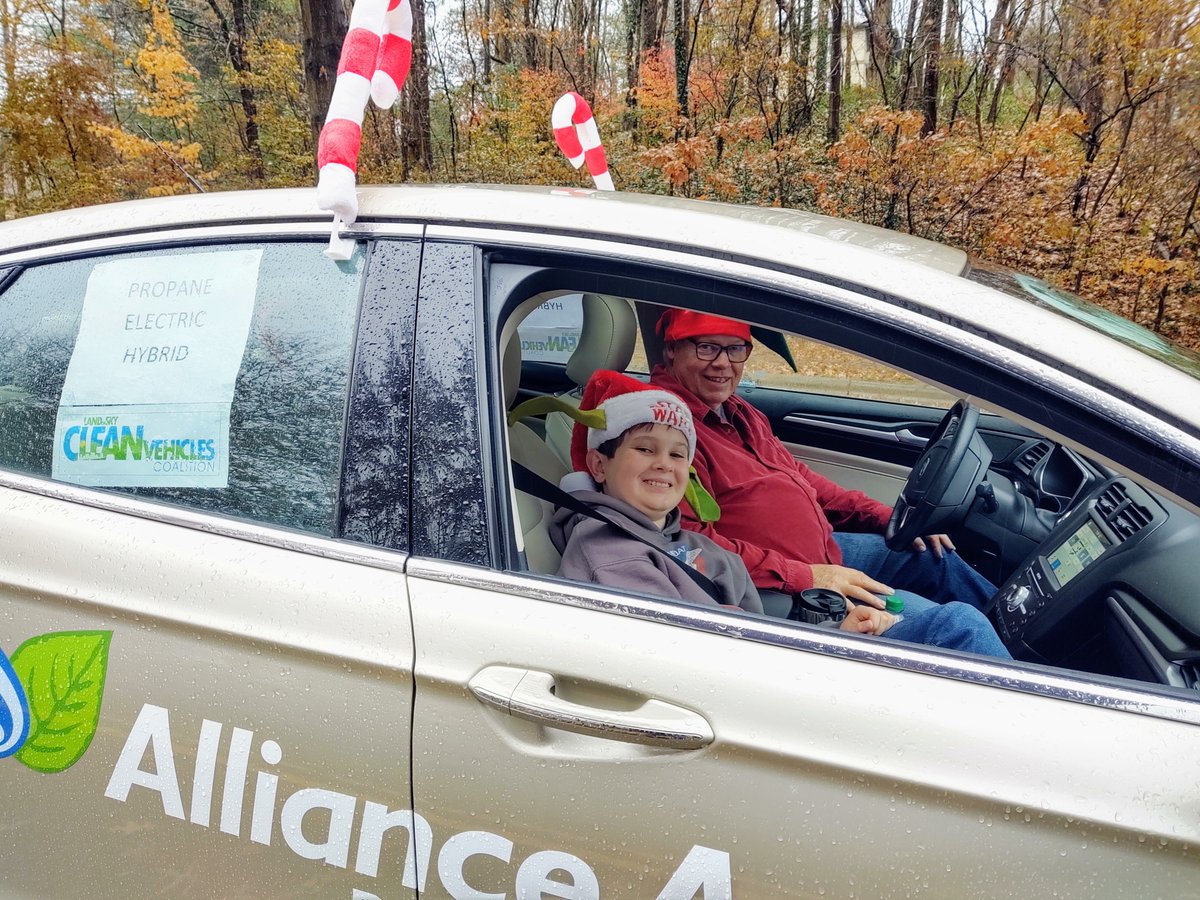 AllianceAutoGas's tweet photo. Representing alternative fuels and clean air at the Asheville, NC holiday parade. Wishing everyone a wonderful holiday season! https://t.co/lgcg16NcXV