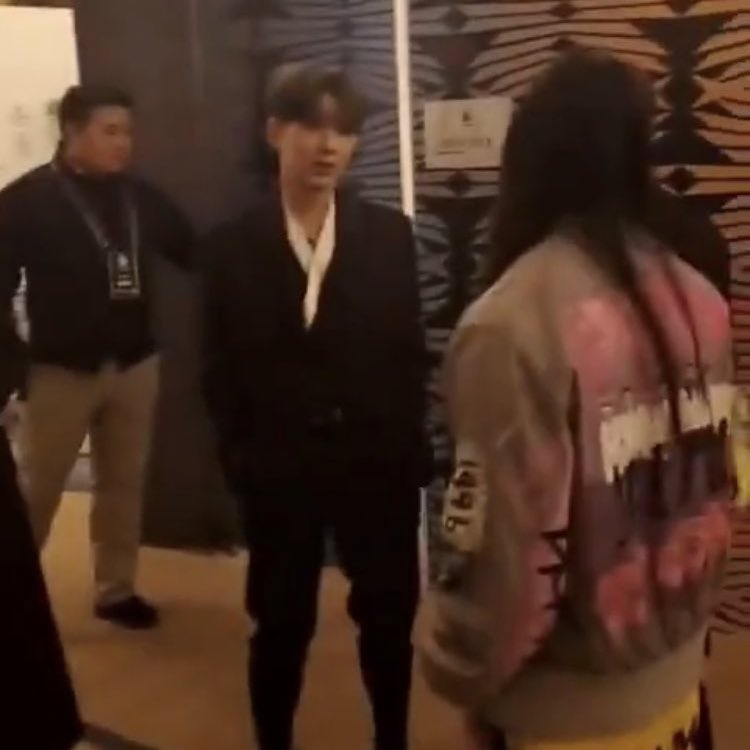 기연아 요즘에교회를 안나오더라
바빳다고요
나의아들아 대화할땐주머니에서 손을빼야지
성경에그런말 없잖아요