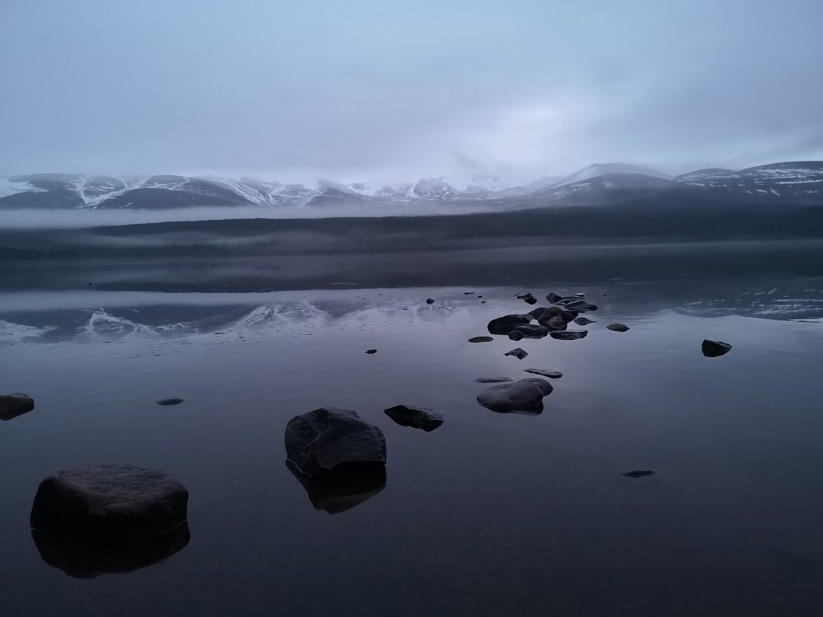 DelNewlands's tweet photo. Perfect morning ❄️💙 #Highlands #ice reflection #mountains #ducks https://t.co/xRtVnoeW1P