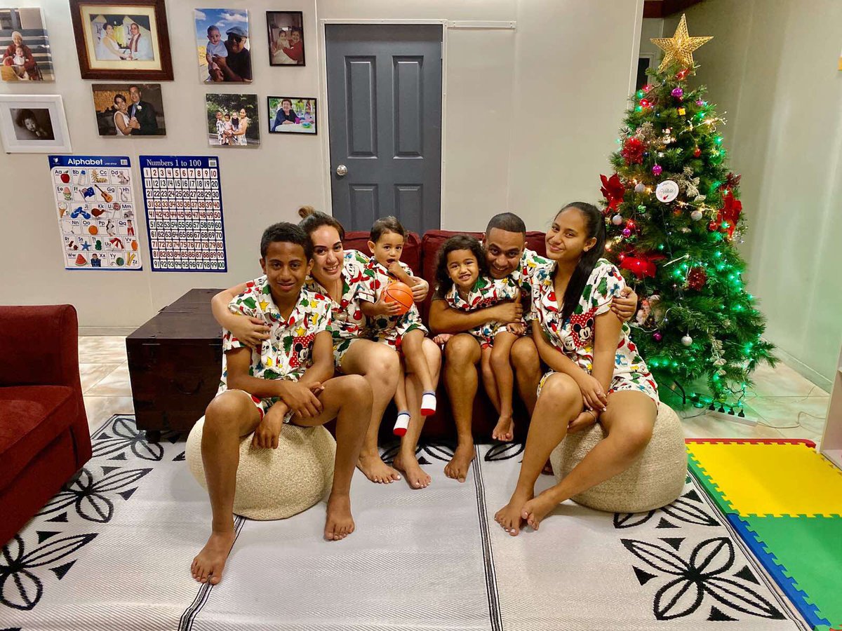 lala_bye1's tweet photo. Merry Xmas Everyone. Ofa atu from the Vallabh Family. 🎄❤️😍😘💖 https://t.co/te8dadkOgk