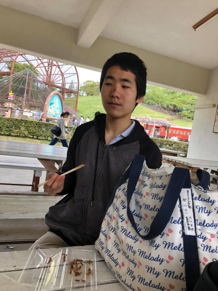 smappy05's tweet photo. 【拡散お願いします】14日の朝4時、愛知県江南市にて行方不明。紺色のジャージ、裸足、身長170cm位の男子。2歳児くらいの知能で言葉が話せない。徘徊癖あり。

愛知、岐阜、長野、山梨にお住まいの方、目撃情報がありましたら愛知県江南警察署までご連絡をお願いします！ https://t.co/sSpjI88aNO