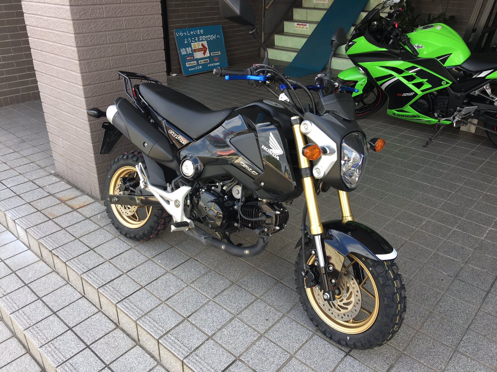 Club P 1 ホンダ グロム 乗りやすくカスタムも楽しい原付二種のグロム中古車ですぅ Irc製ブロック タイヤ装着ですっ コレ良いかもって方はグーバイクのpride 1にイン Pride1 Clubp1 岡山 オートバイ ターニー グーバイク ホンダ