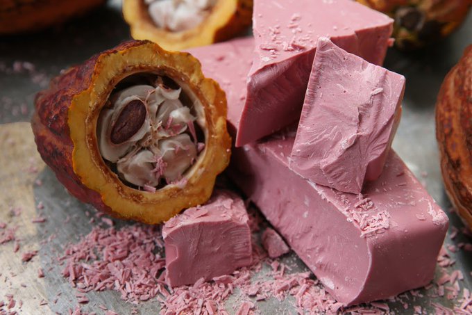 El chocolate rubí tiene color rosa de forma natural (debido a la variedad de cacao y al proceso de elaboración, un secreto industrial que costó 13 años de investigación) y un sabor característico ("dulzor delicado con toque de frutos rojos).Se vende desde 2017  #gominolasdepeseta