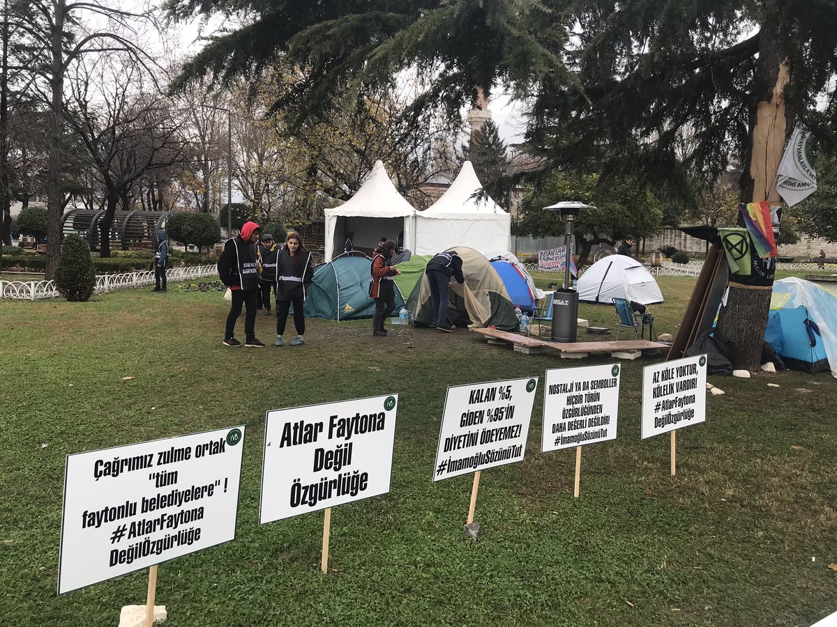 İstanbul Büyükşehir Belediyesi’nin önünde ve karşısında eylemler sürüyor..