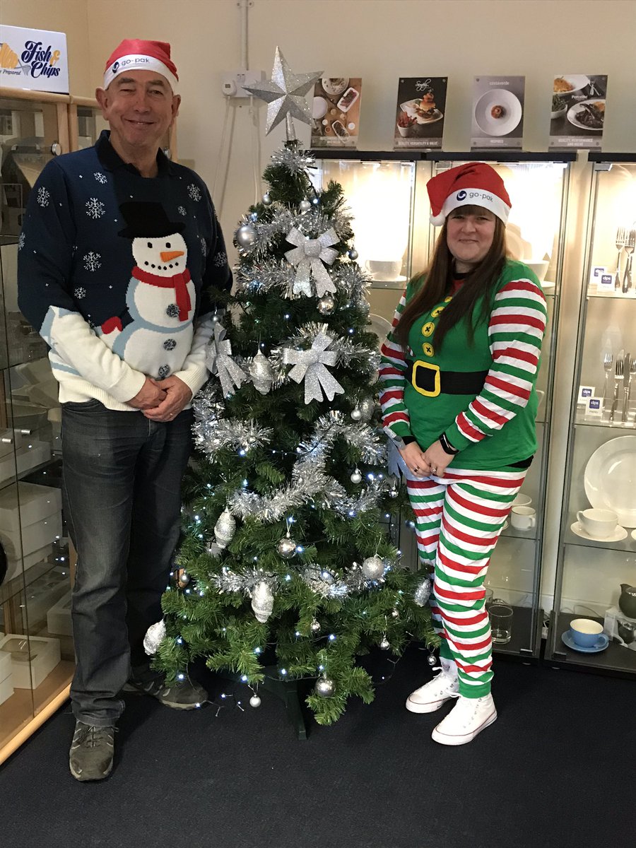 MarshallWilsonP's tweet photo. Some festive fun before we finish for the holidays. @GoPakUK #edenware #gorpet MERRY CHRISTMAS 🎅🏽🎄 https://t.co/zdeYdMNQi9