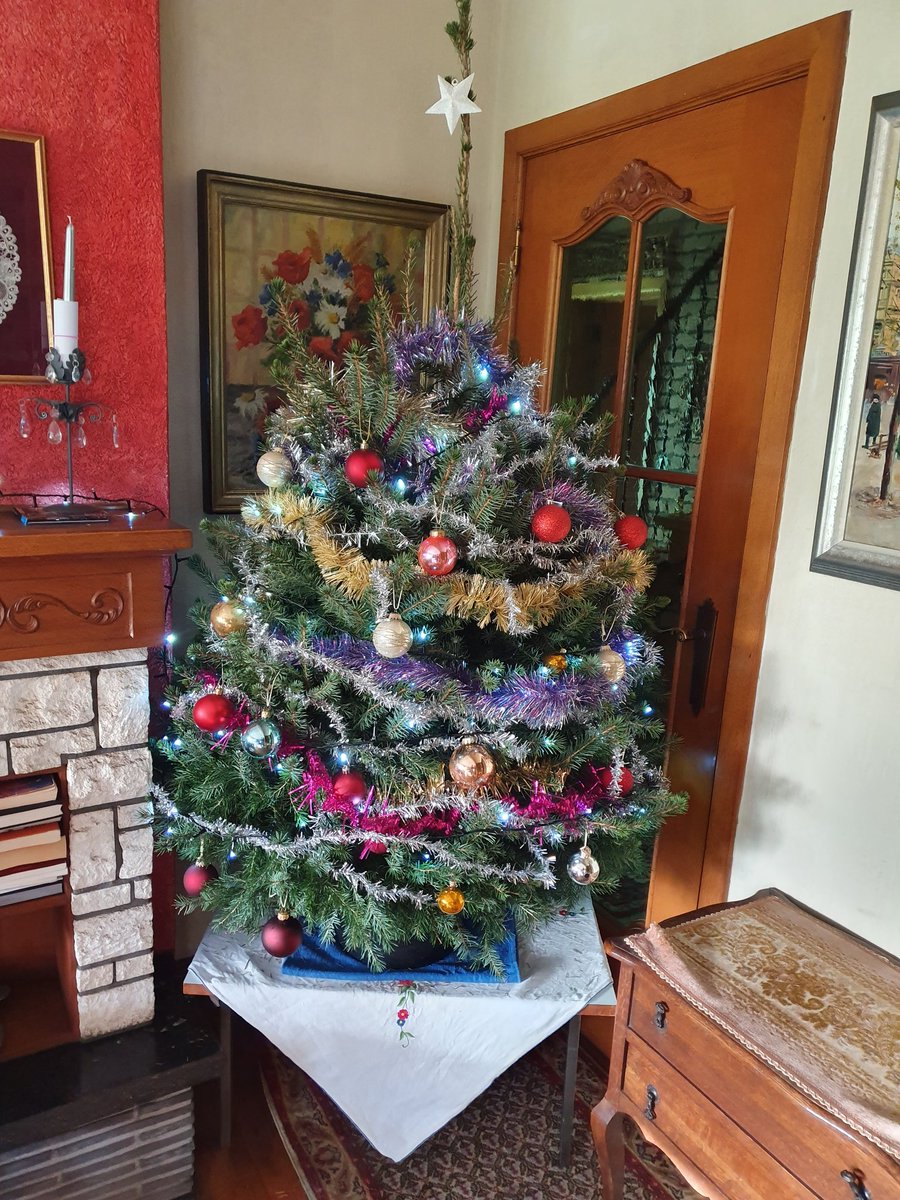 BlessedPtatoCat's tweet photo. which christmas tree looks the best?
RT for the first one
Like for the second one https://t.co/tsxtokIBDH