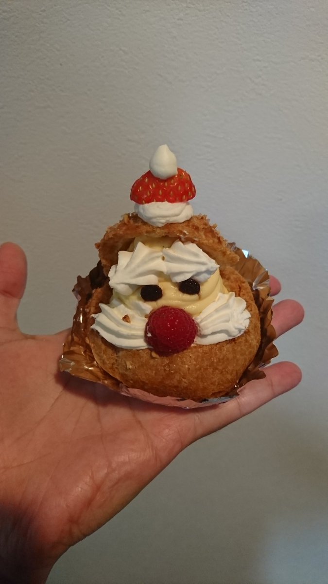 Takahiro Sur Twitter クリスマスケーキ いや クリスマスケーキというよりクリスマスシュークリームとクリスマスチーズケーキ シュークリームのサンタさん可愛いね