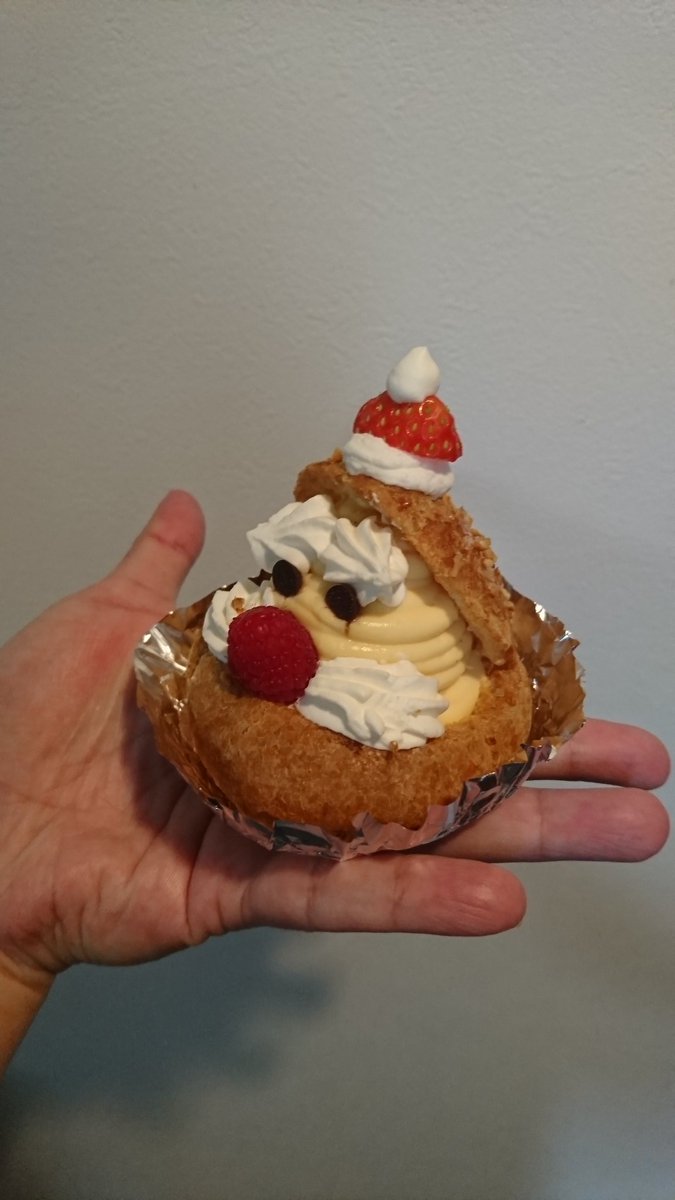 Takahiro Sur Twitter クリスマスケーキ いや クリスマスケーキというよりクリスマスシュークリームとクリスマスチーズケーキ シュークリームのサンタさん可愛いね
